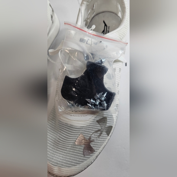 NWT Under Armour Shakedown Elite Breeze White Track MEN’S 8 WMN’S 9.5 - Picture 9 of 10